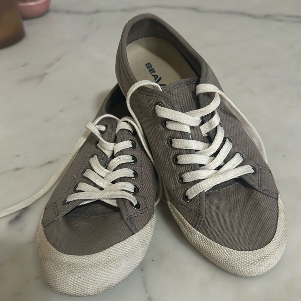 SeaVees Monterey Standard Canvas Beige Women’s size 6.5